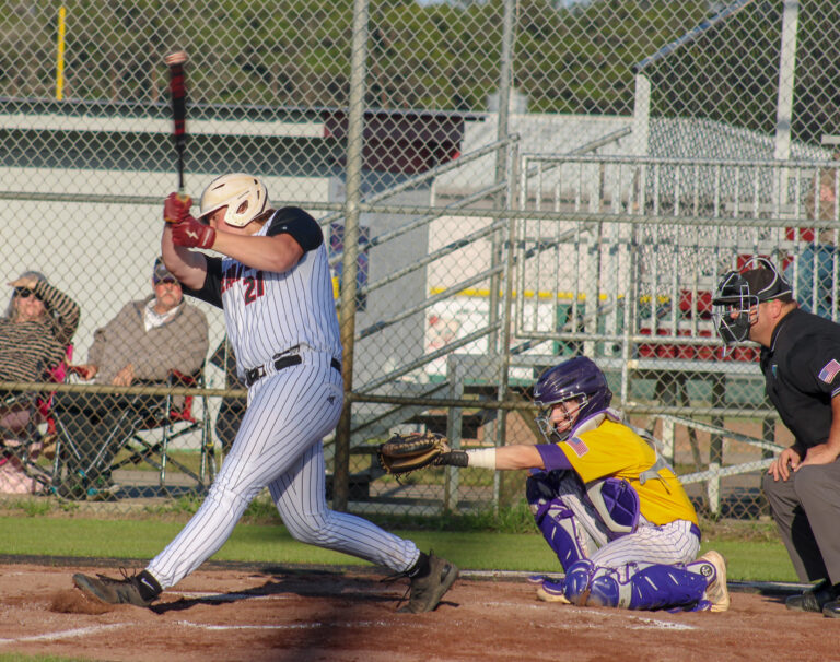 Seahawks edge Tiger Sharks in extra innings