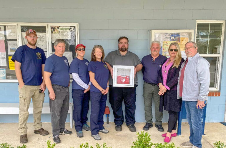 Weems Foundation presents community with defibrillator