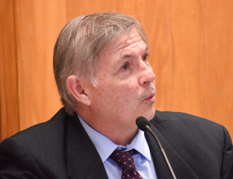 Apalachicola city manager to step down